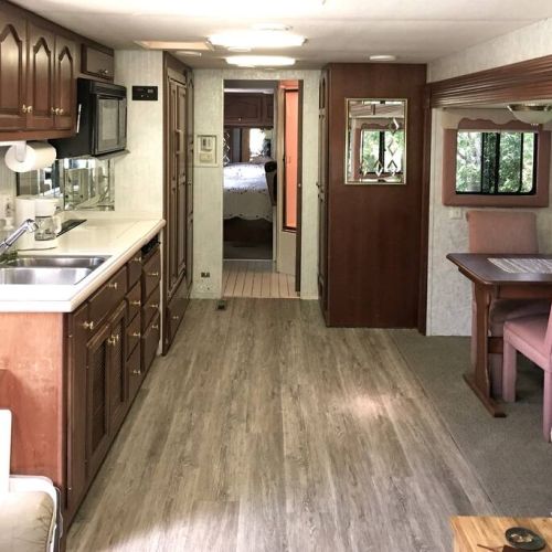 Kitchen and Dining Table (expandable)
