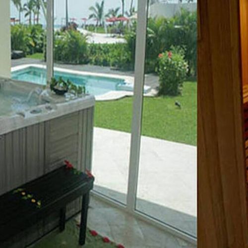 Complex Hot Tub and Sauna