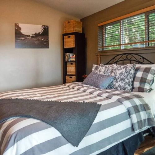 Bedroom with Queen-size bed